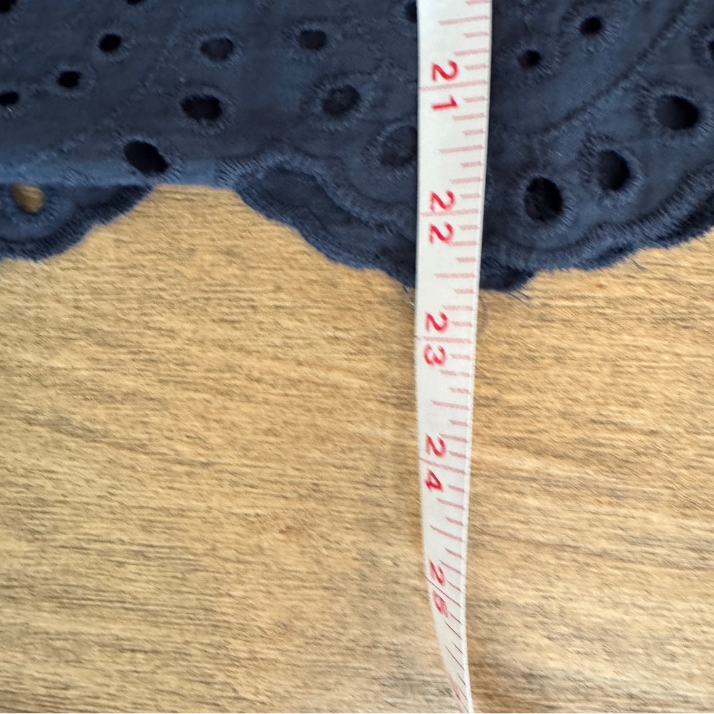 Eyelet Ruffle‎ Cold Shoulder Top Sz M Navy Scalloped hem - Picture 8 of 13